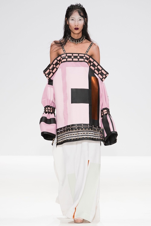 Hoang Thuy trung 4 show o London anh 5