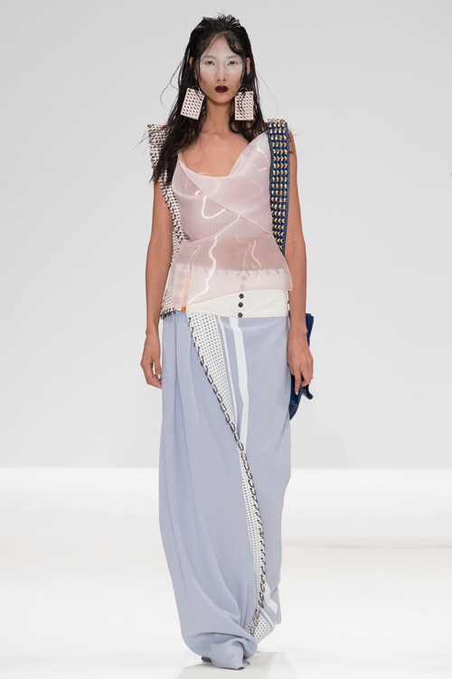 Hoang Thuy trung 4 show o London anh 6