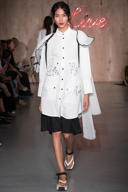 Hoang Thuy trung 4 show o London anh 3