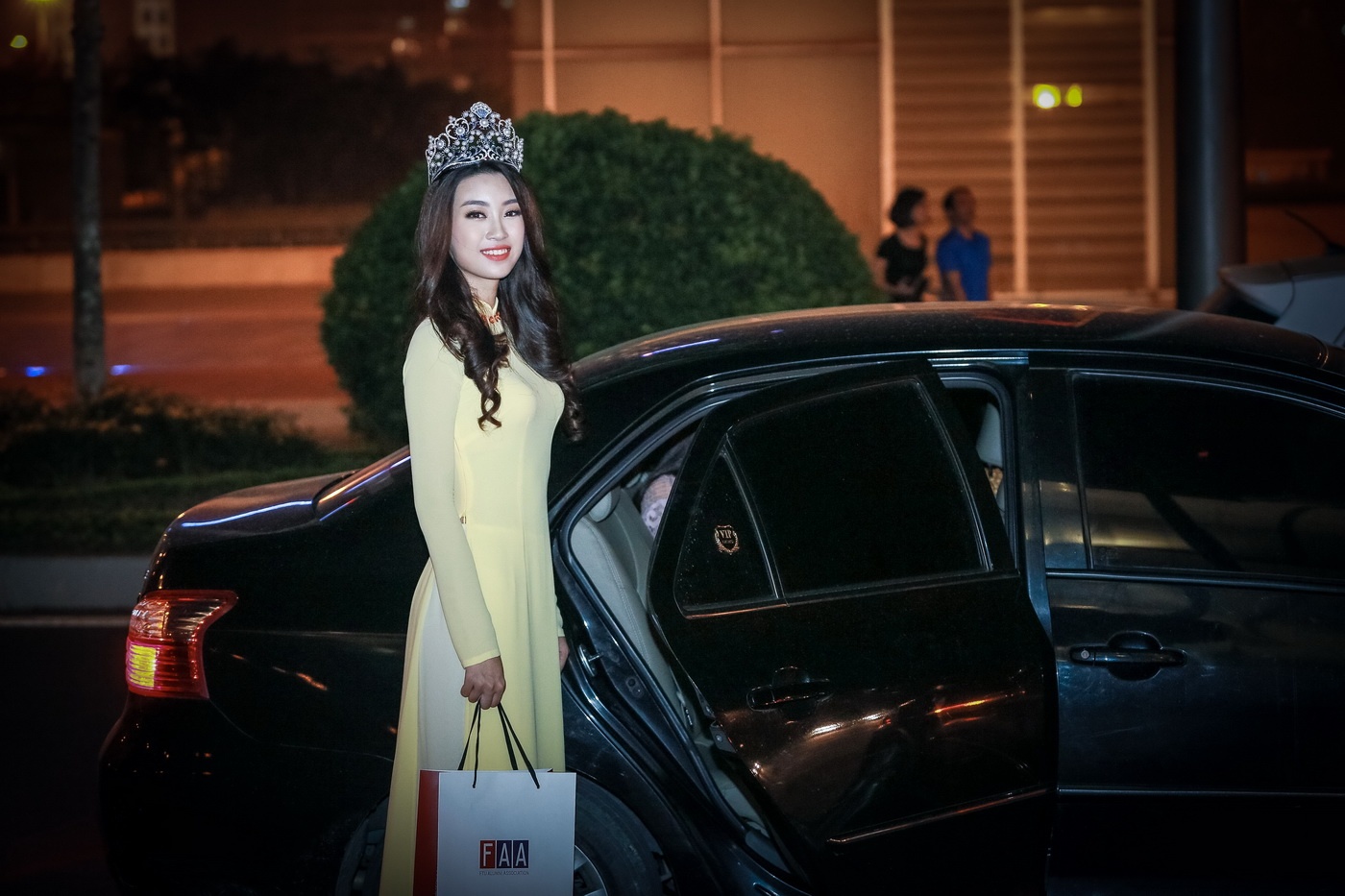 Hoa hậu Mỹ Linh diện áo dài dự Ngày hội cựu sinh viên ảnh 6 Hoa hau My Linh dien ao dai du Ngay hoi cuu sinh vien anh 6