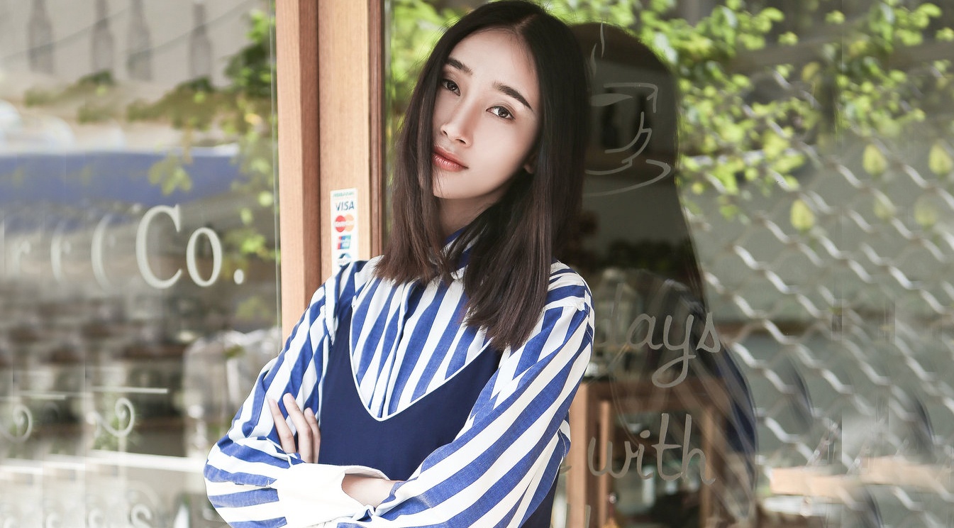 Trang Khieu goi y trang phuc dao pho mua thu hinh anh