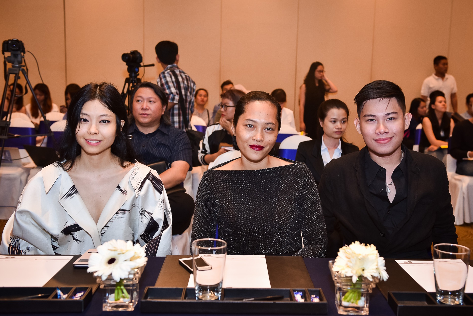 Mai Ngo dien mot lo noi y phan cam o su kien anh 5