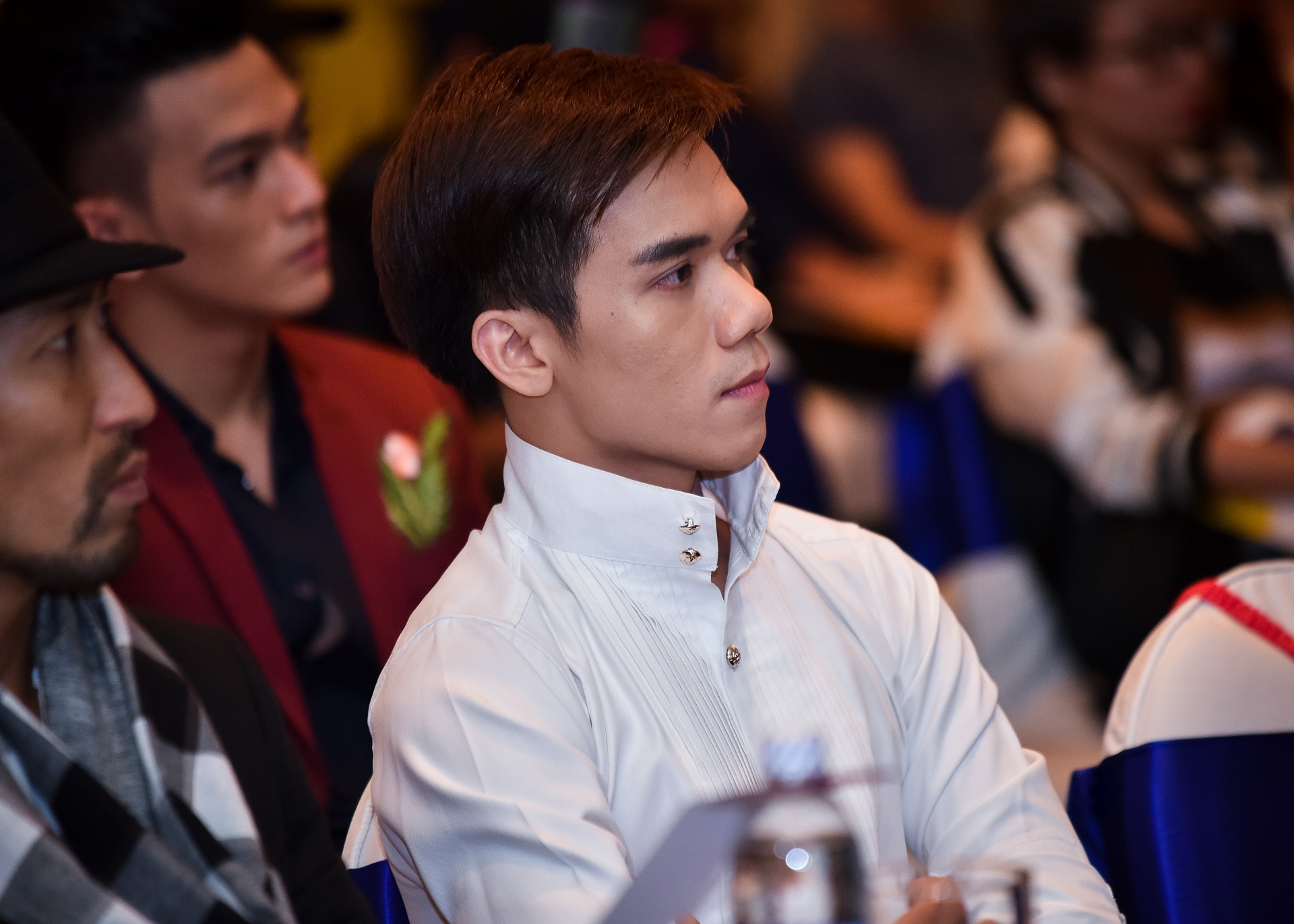 Mai Ngo dien mot lo noi y phan cam o su kien anh 6