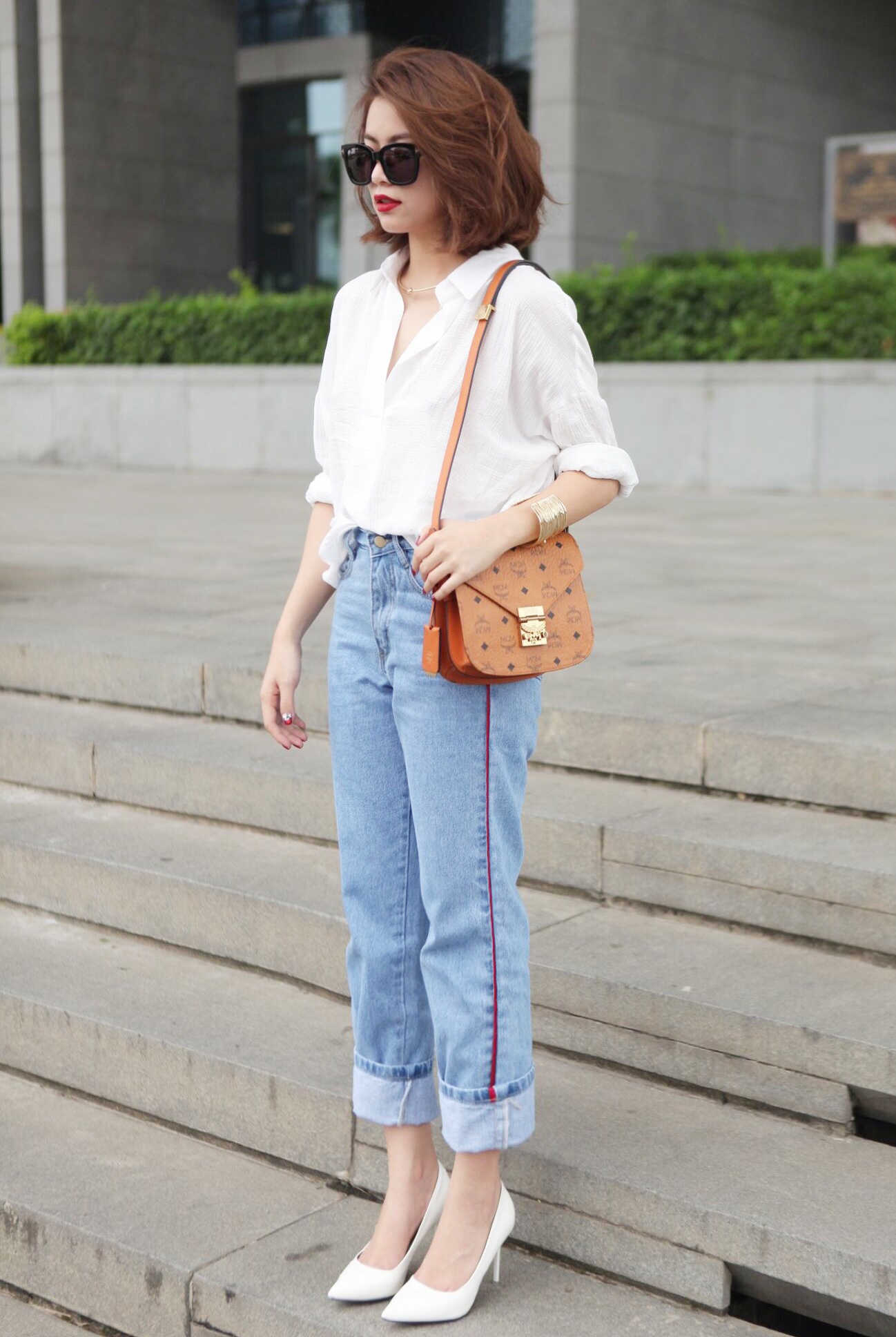 Hoang Thuy Linh xuong pho anh 8