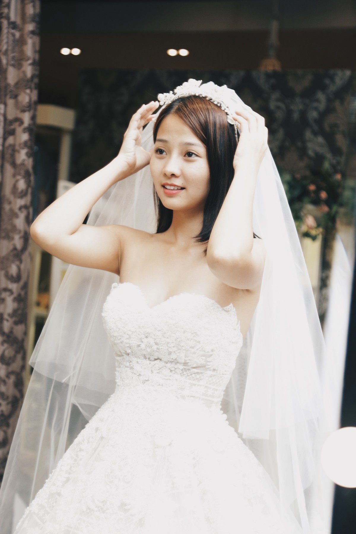 Hon phu Viet kieu dua Khanh Hien di thu ao cuoi anh 4