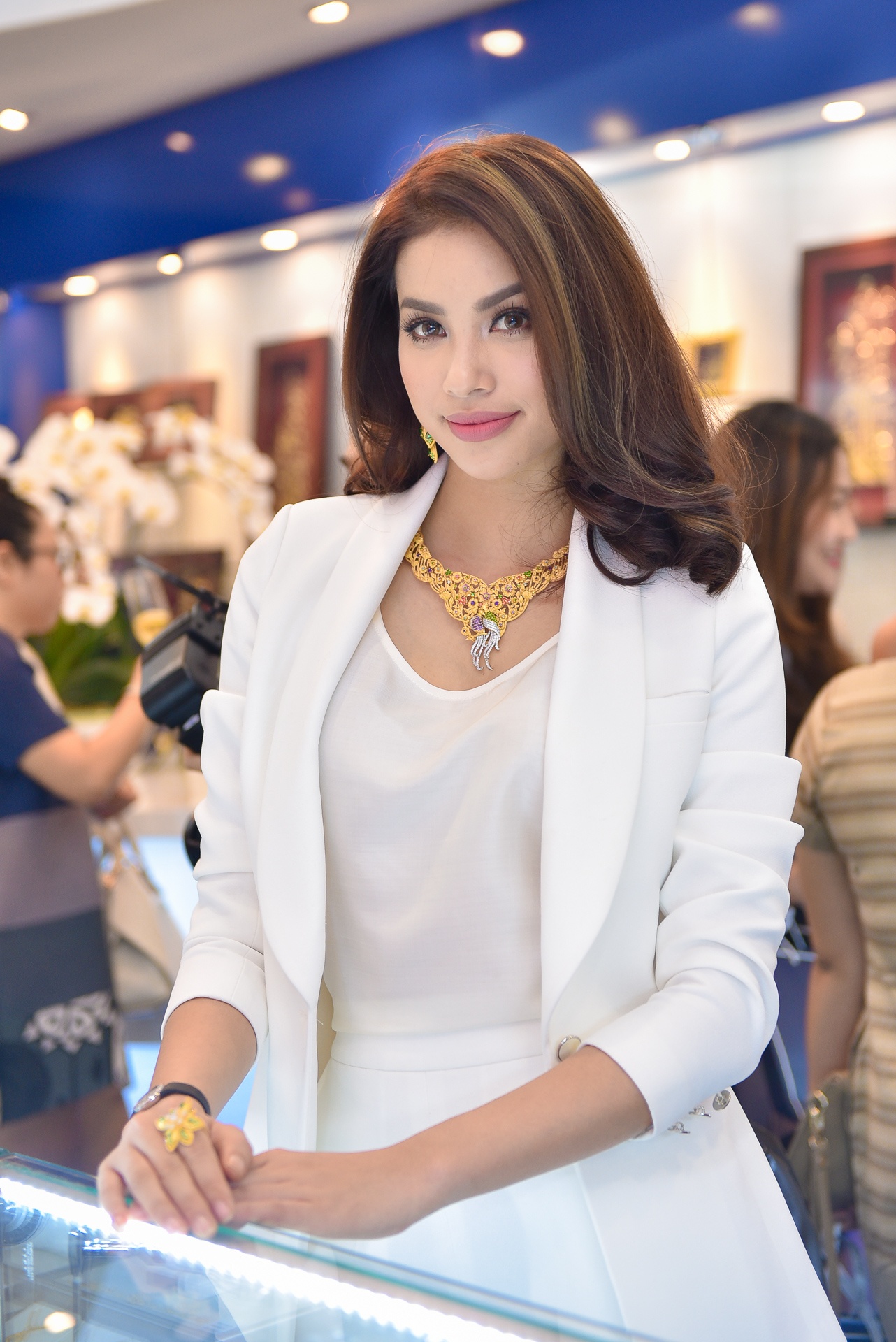 Pham Huong,  Thien Ly thanh lich o su kien anh 2