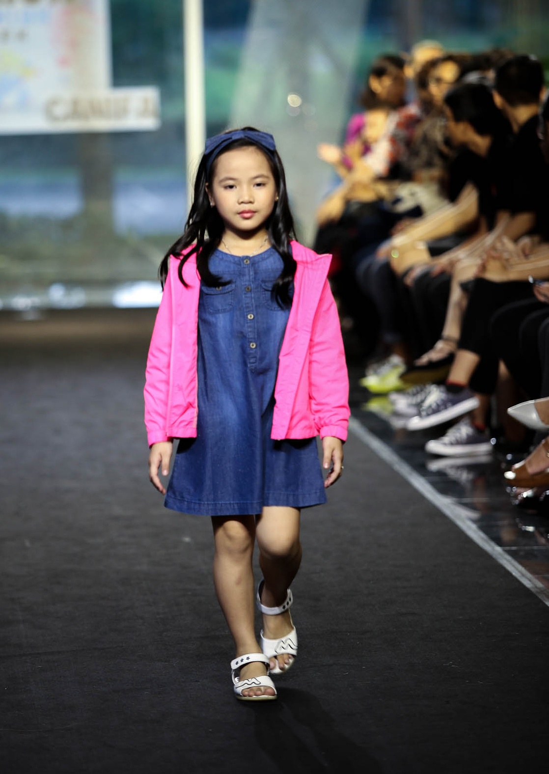 Pham Anh Khoa lan dau cho con dien thoi trang anh 6