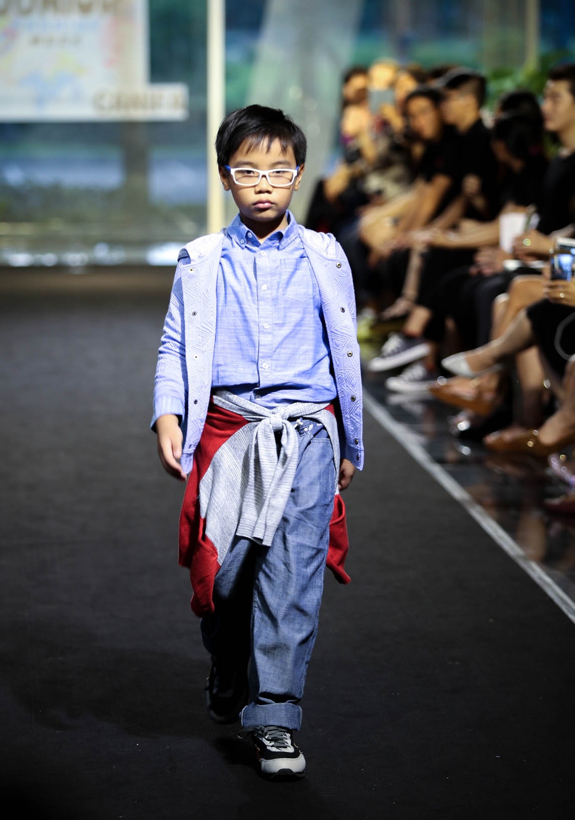 Pham Anh Khoa lan dau cho con dien thoi trang anh 7