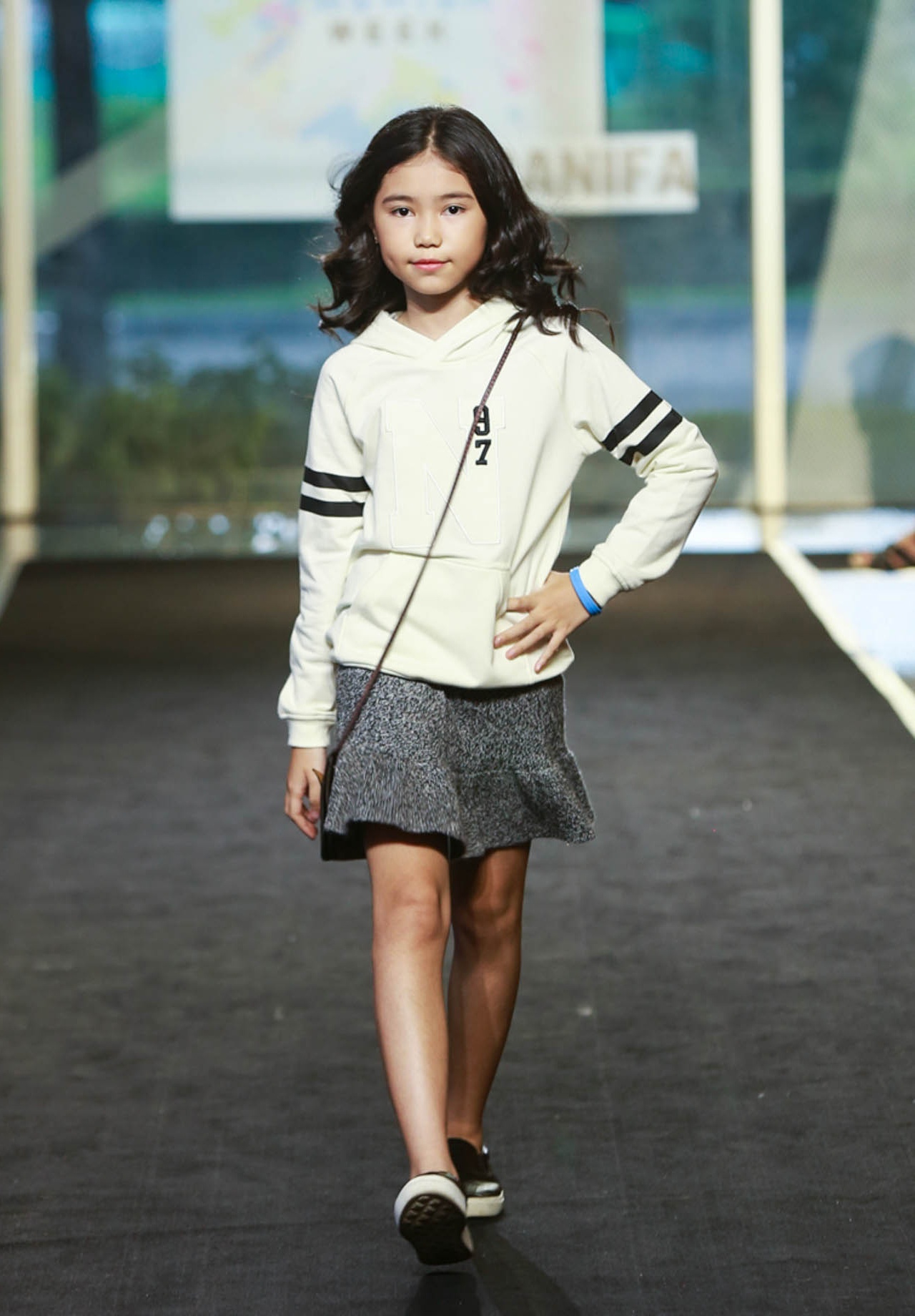 Pham Anh Khoa lan dau cho con dien thoi trang anh 8