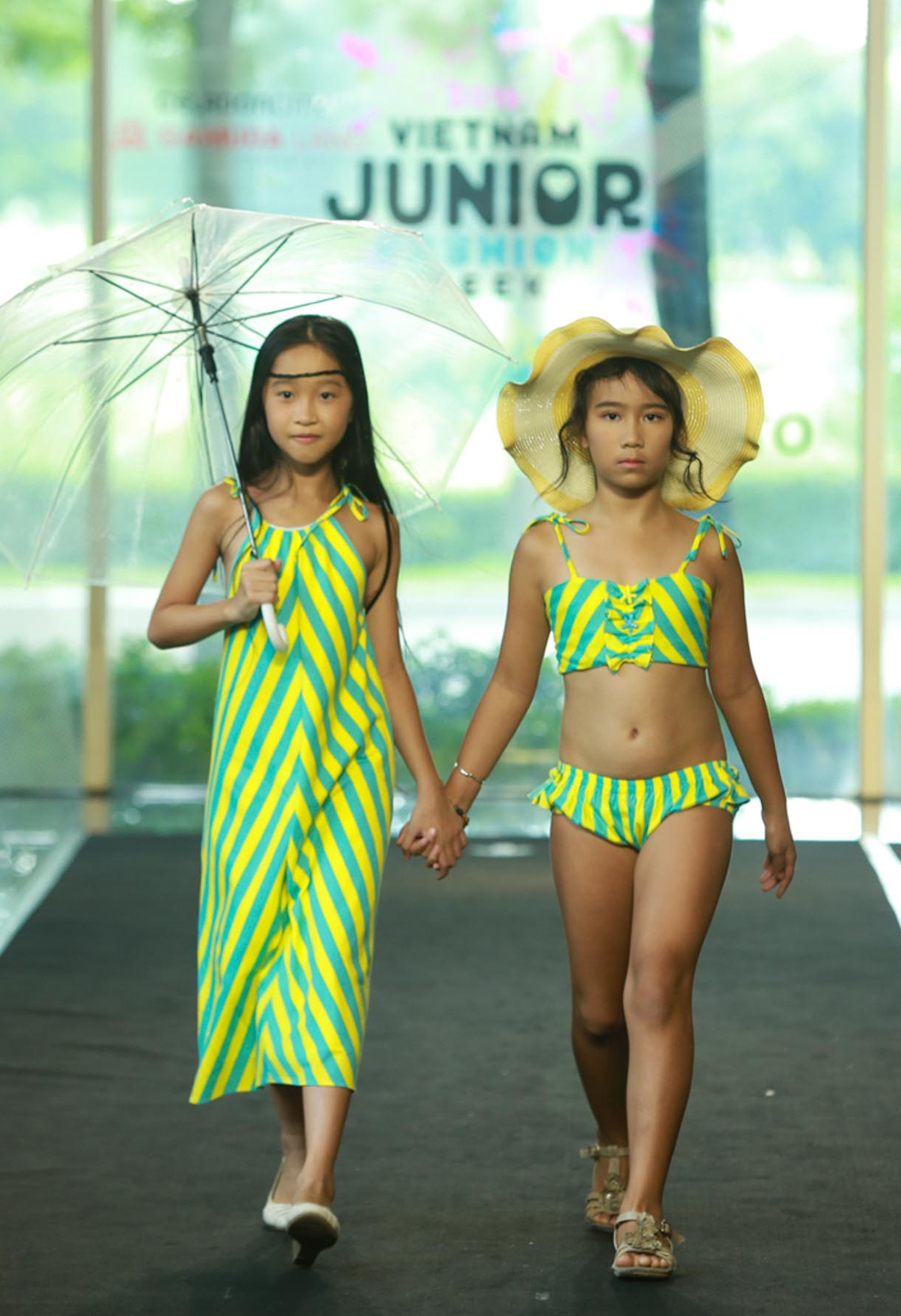 Gia dinh Hoang Bach dien pijama dien thoi trang anh 5