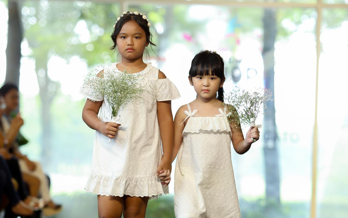 Gia dinh Hoang Bach dien pijama dien thoi trang anh 11