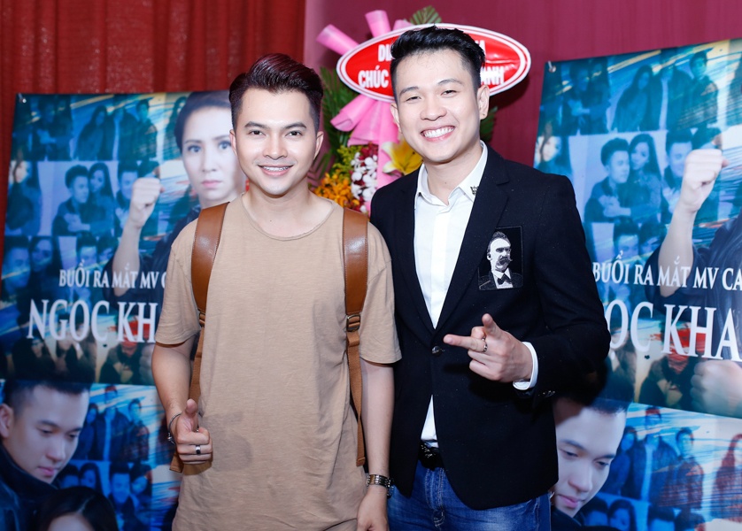 Thúy Vinh tặng gấu bông nhân ngày học trò ra mắt MV mới ảnh 4 Thuy Vinh tang gau bong nhan ngay hoc tro ra mat MV moi anh 4