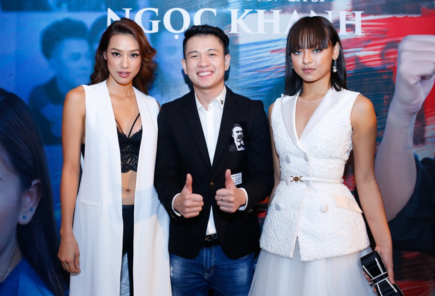 Thúy Vinh tặng gấu bông nhân ngày học trò ra mắt MV mới ảnh 5 Thuy Vinh tang gau bong nhan ngay hoc tro ra mat MV moi anh 5