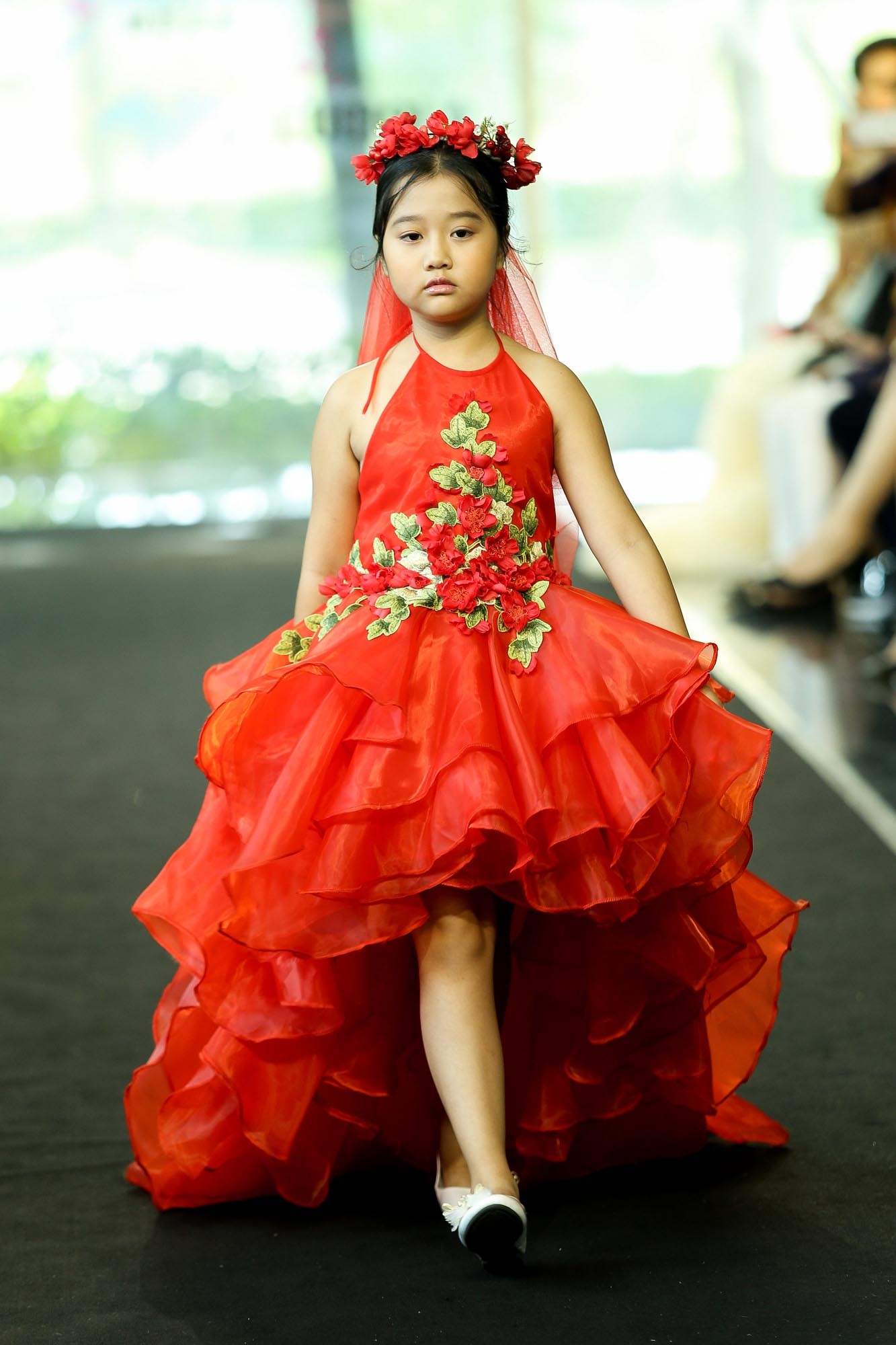 Thúy Hạnh và hai con gái làm cô dâu trên sàn diễn ảnh 6 Thuy Hanh va hai con gai lam co dau tren san dien anh 6