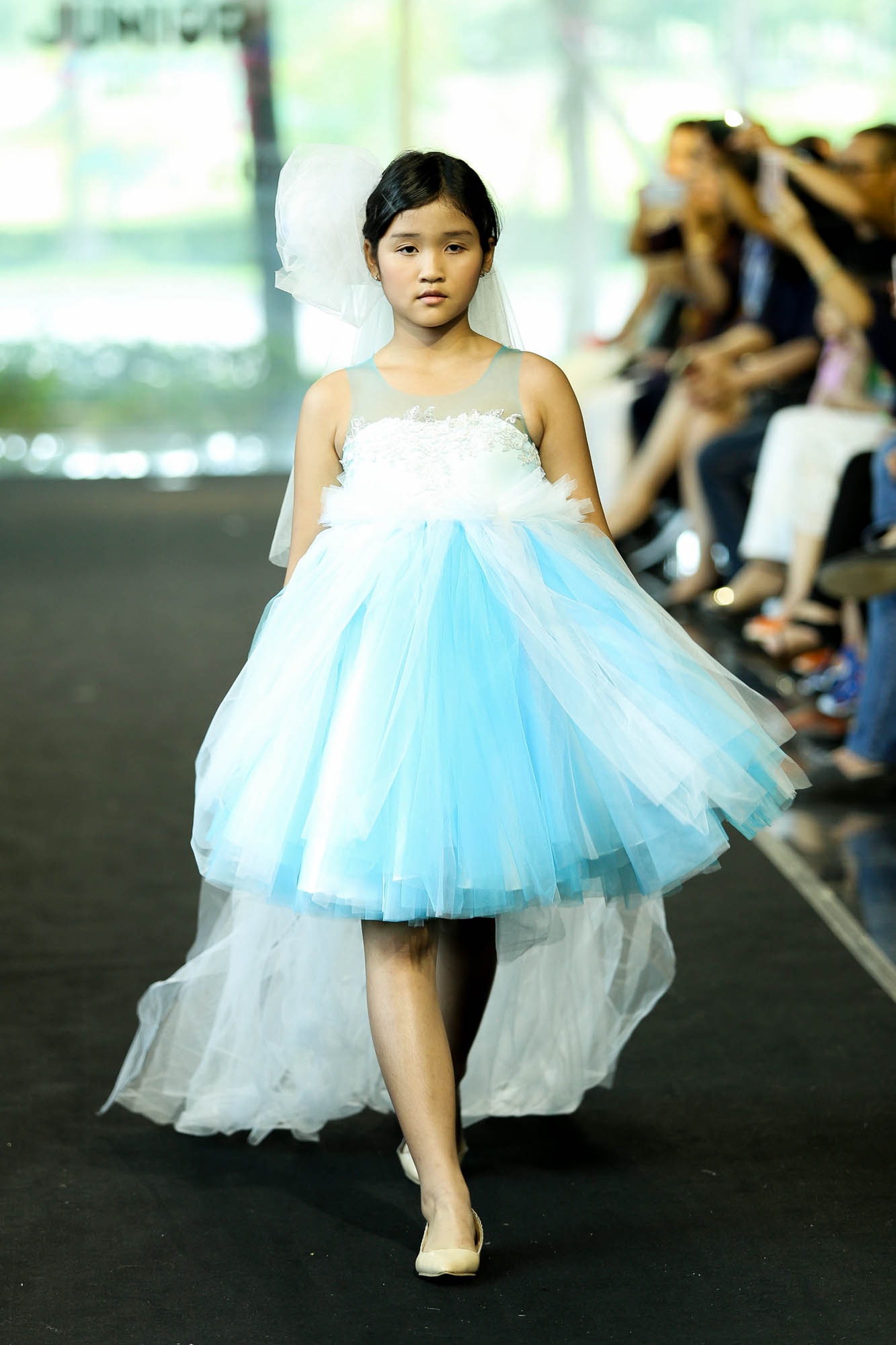 Thúy Hạnh và hai con gái làm cô dâu trên sàn diễn ảnh 7 Thuy Hanh va hai con gai lam co dau tren san dien anh 7