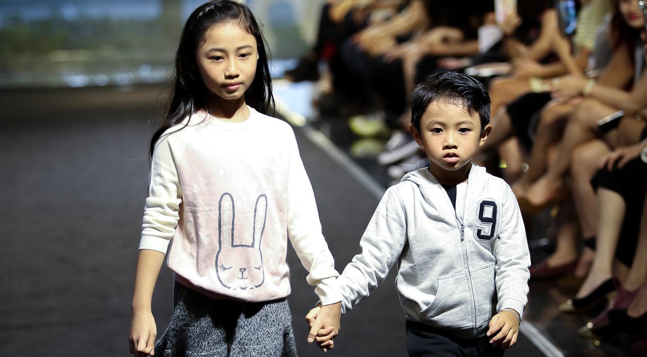 Quy tu nha Pham Anh Khoa ngai ngung dien thoi trang hinh anh