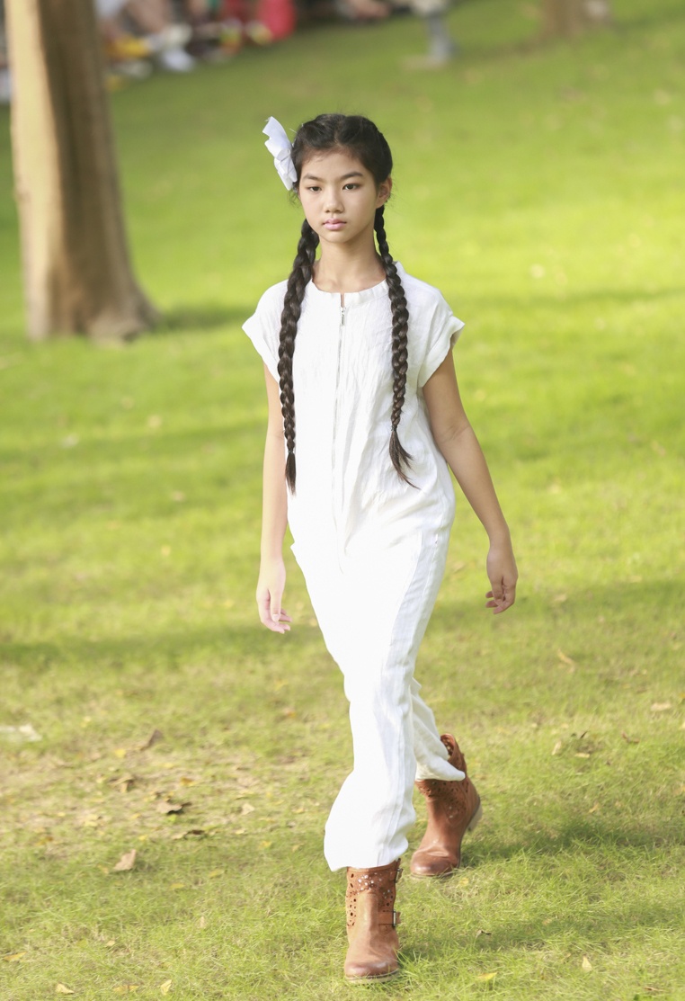 Con trai Trương Quỳnh Anh nhí nhảnh catwalk cùng bố mẹ ảnh 10 Con trai Truong Quynh Anh nhi nhanh catwalk cung bo me anh 10