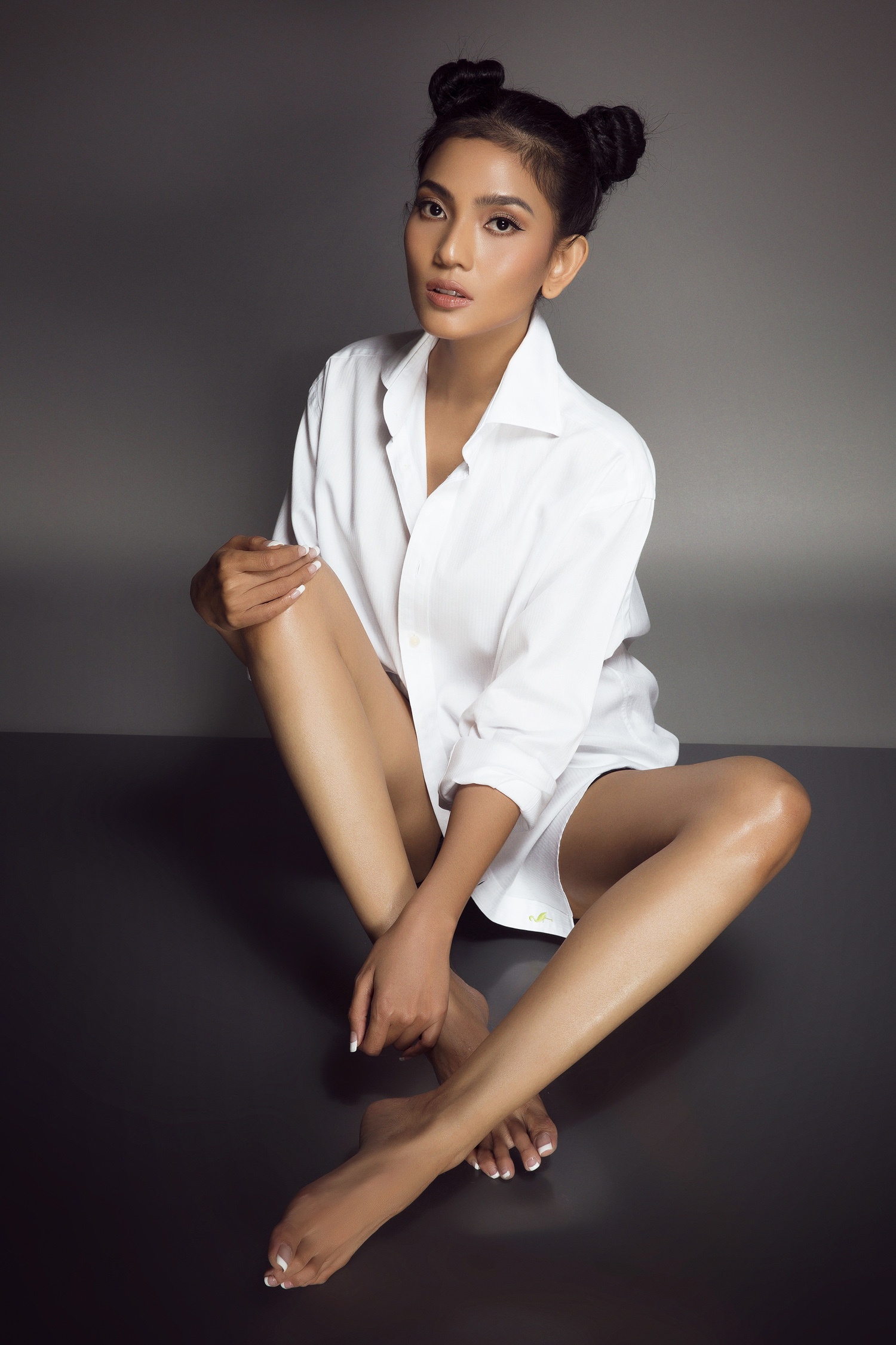 Truong Thi May dien so-mi trang anh 3