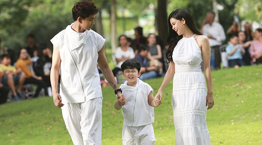 Con trai Truong Quynh Anh tinh nghich catwalk cung ba me hinh anh