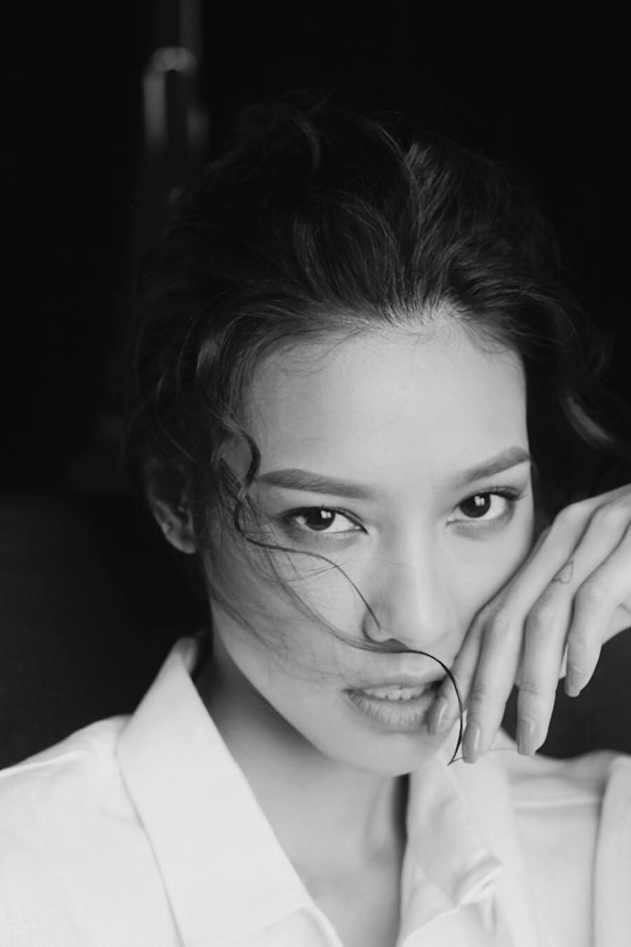 Lilly Nguyen moc mac trong bo anh den trang anh 7