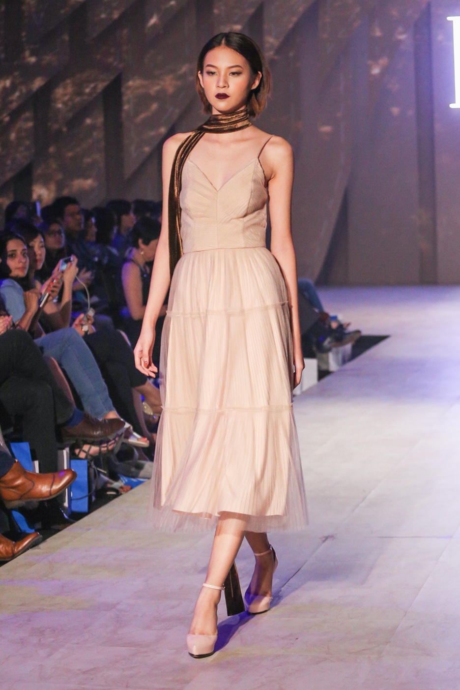 Quan quan The Face trinh dien catwalk anh 2