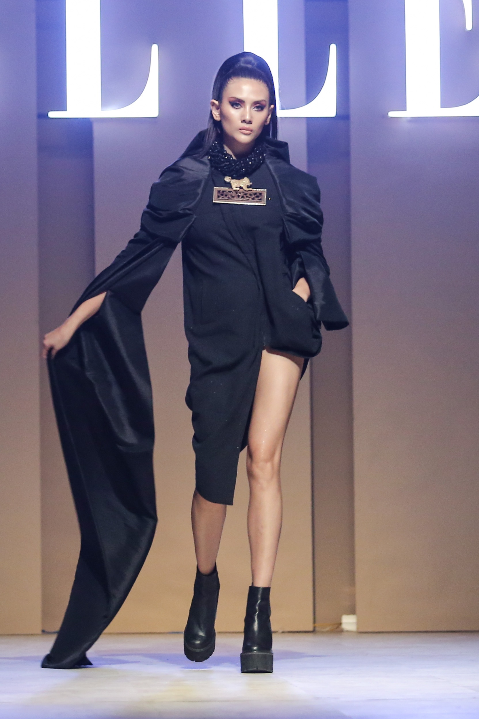 Vo Hoang Yen tro lai catwalk anh 1