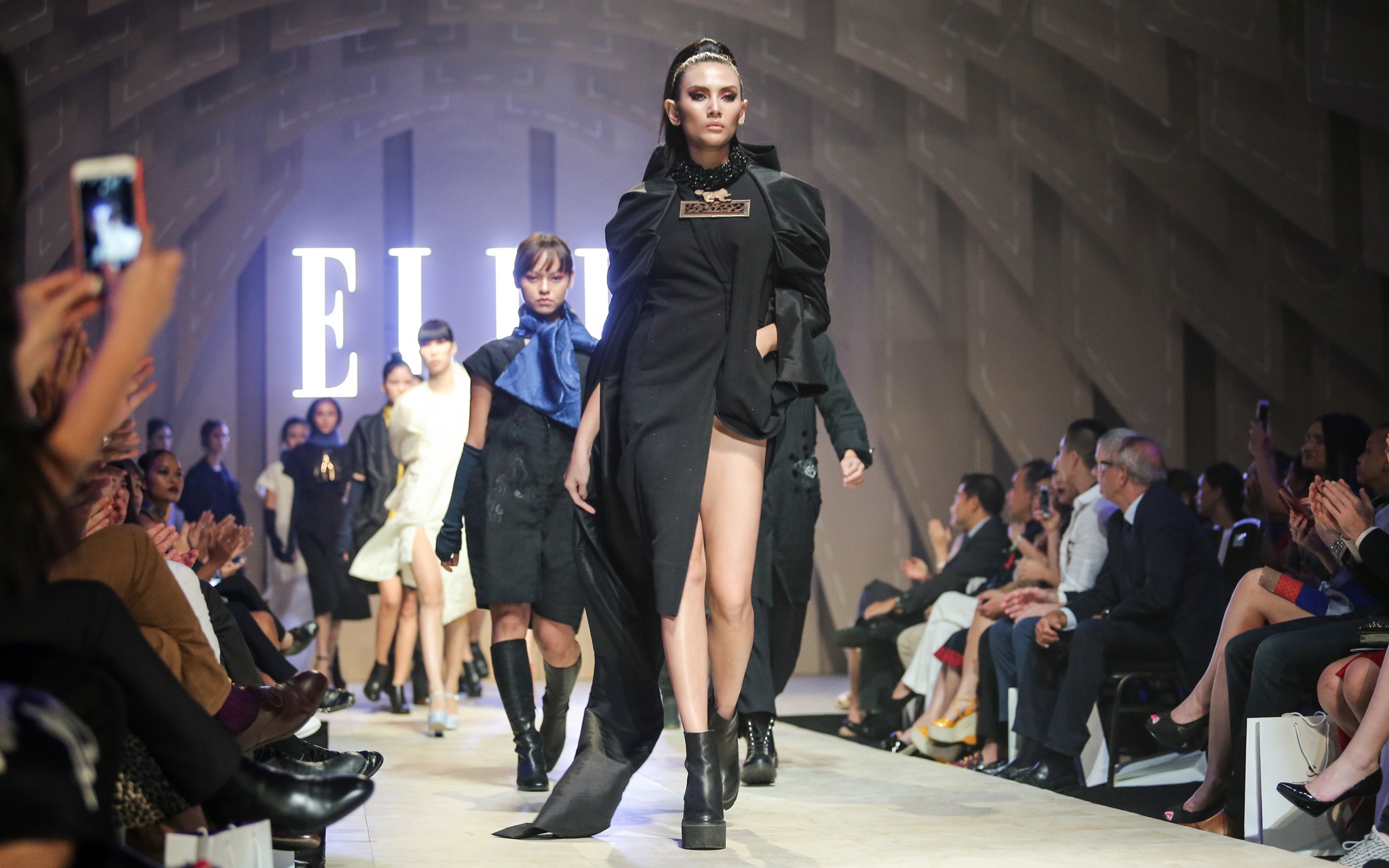 Vo Hoang Yen tro lai catwalk anh 2