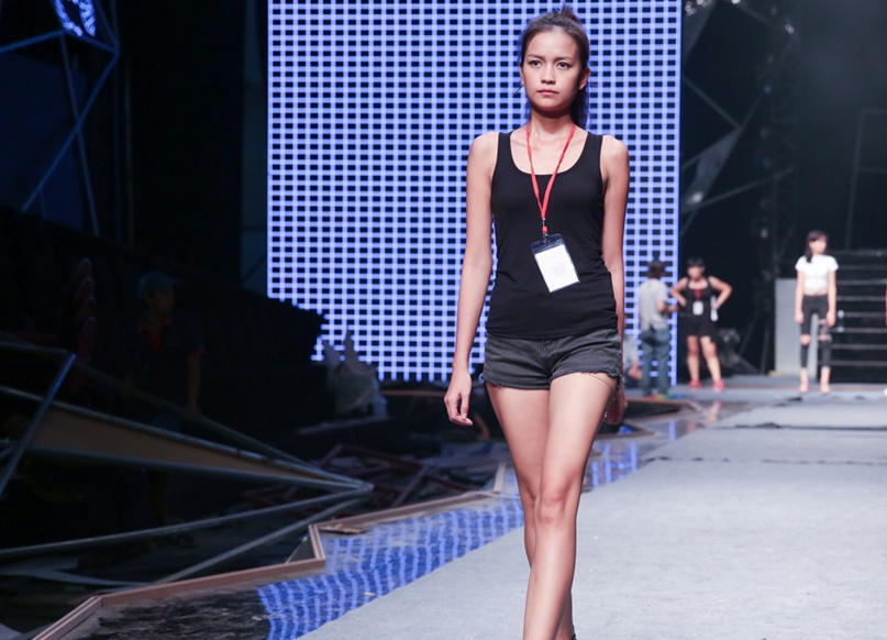 Hoang Thuy Linh luyen tap truoc chung ket Next Top anh 5