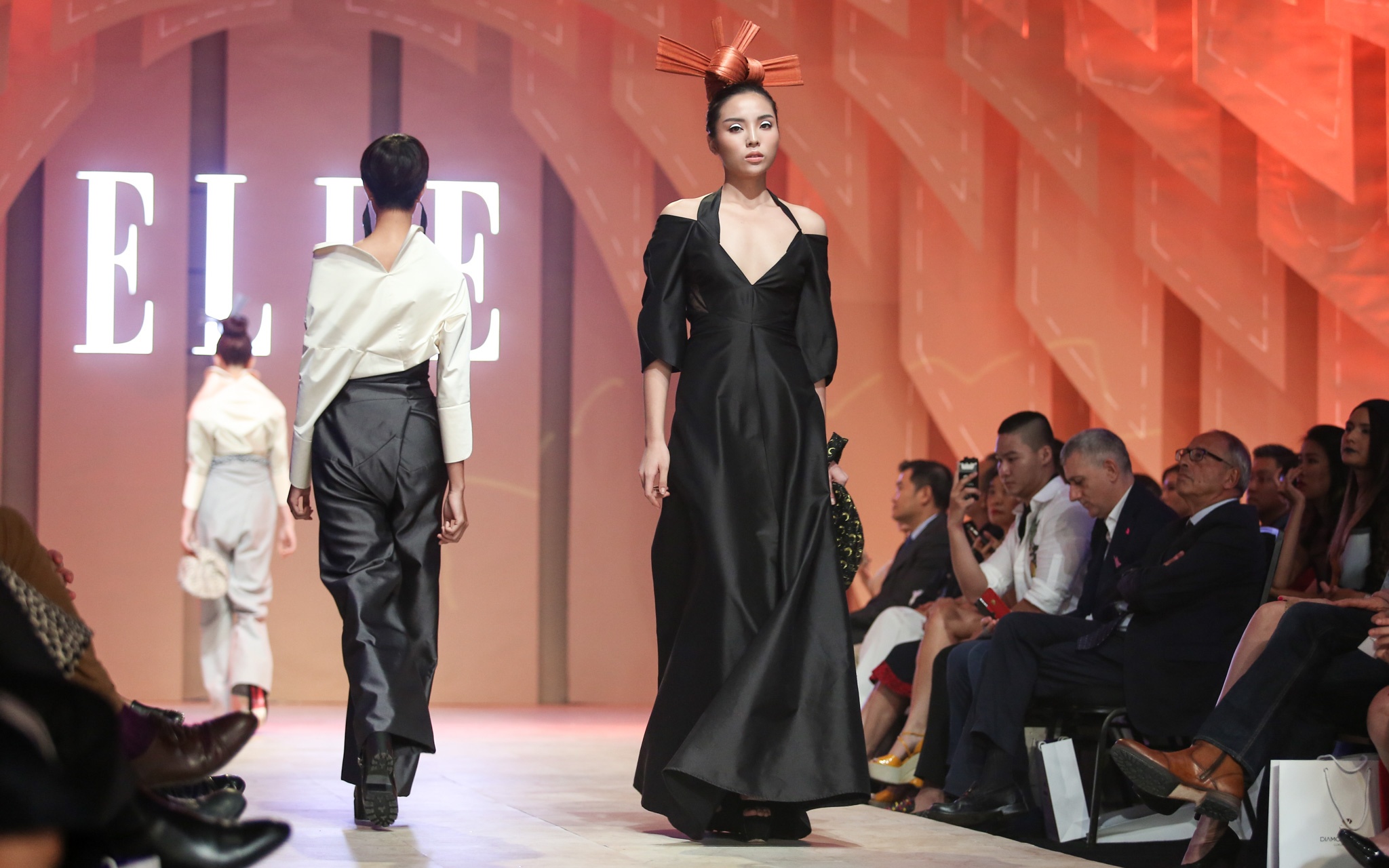 Ky Duyen kieu sa tren san dien anh 2