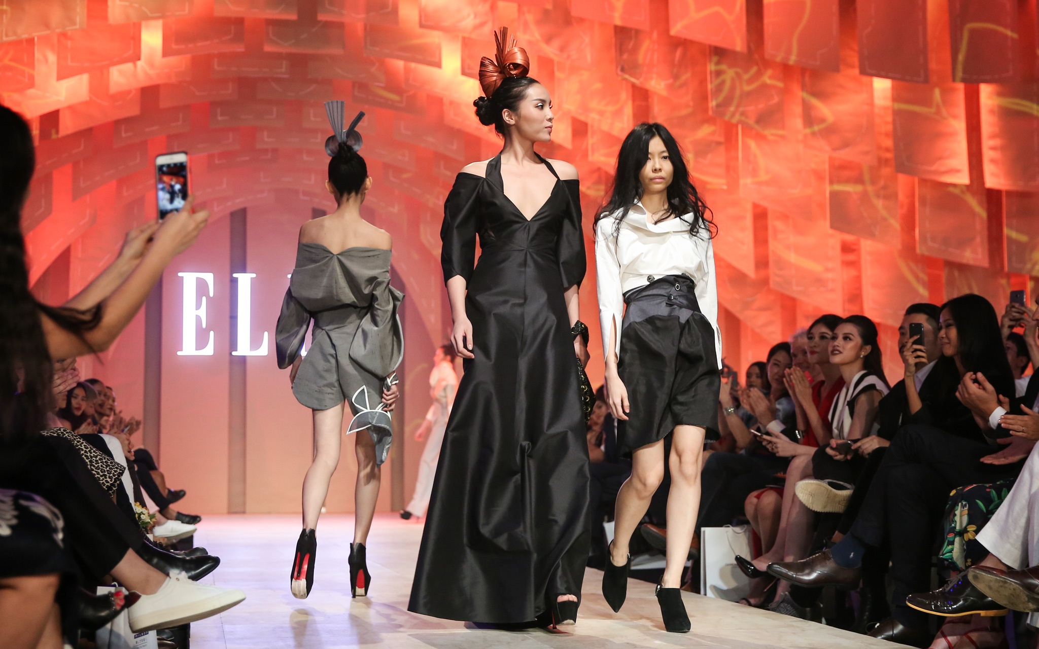 Ky Duyen kieu sa tren san dien anh 3