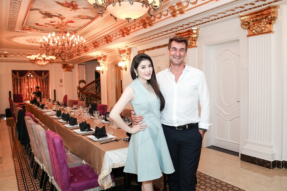 Lý Nhã Kỳ đãi tiệc tại nhà riêng ảnh 1 Ly Nha Ky dai tiec tai nha rieng anh 1