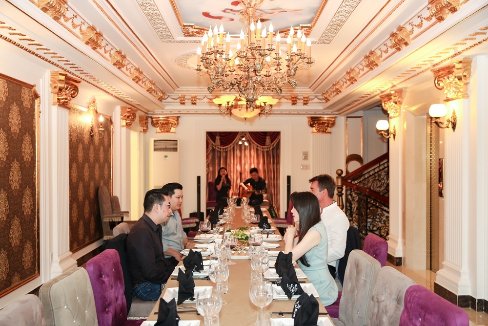 Lý Nhã Kỳ đãi tiệc tại nhà riêng ảnh 2 Ly Nha Ky dai tiec tai nha rieng anh 2