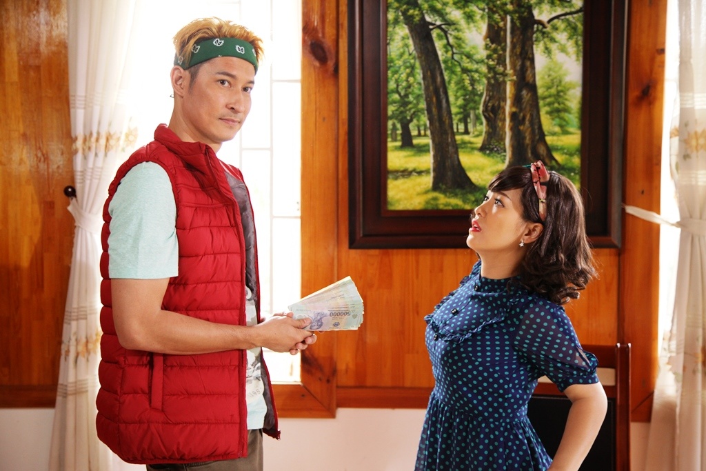 Huy Khanh lam tai xe taxi trong phim moi anh 4