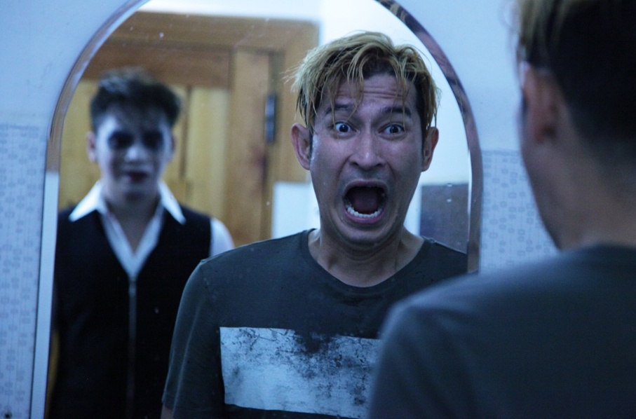 Huy Khanh lam tai xe taxi trong phim moi anh 6