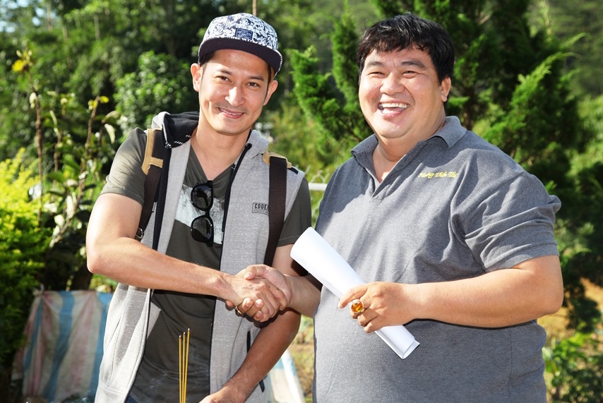 Huy Khanh lam tai xe taxi trong phim moi anh 7