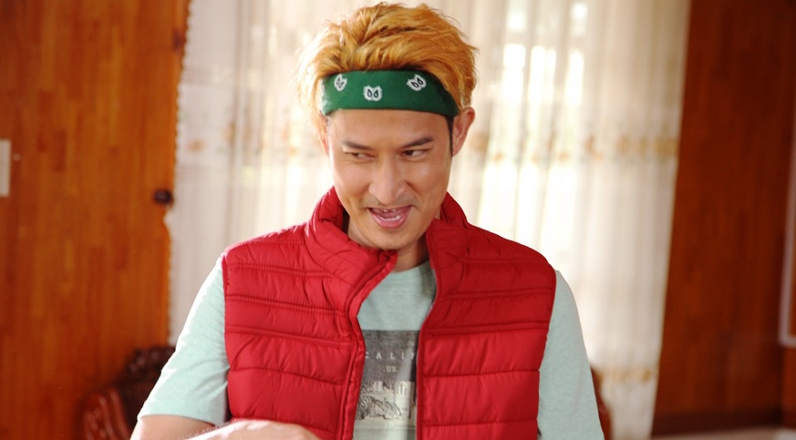 Huy Khanh lam tai xe taxi trong 'Vali... tinh yeu' hinh anh