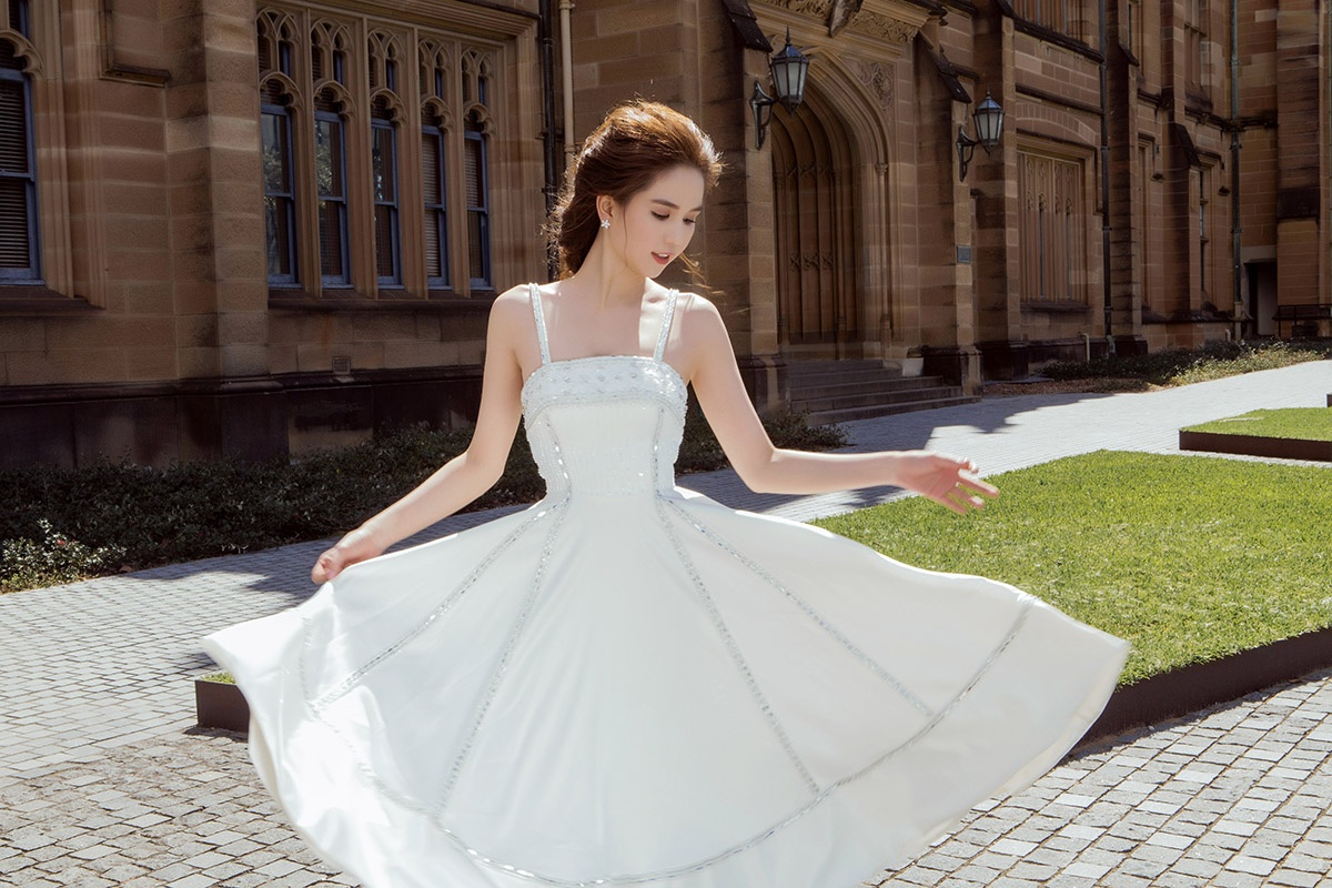 Ngoc Trinh xinh nhu cong chua anh 1