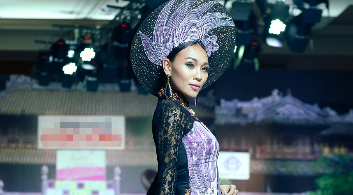 Dieu Huyen giam 15 kg tai xuat san dien thoi trang hinh anh