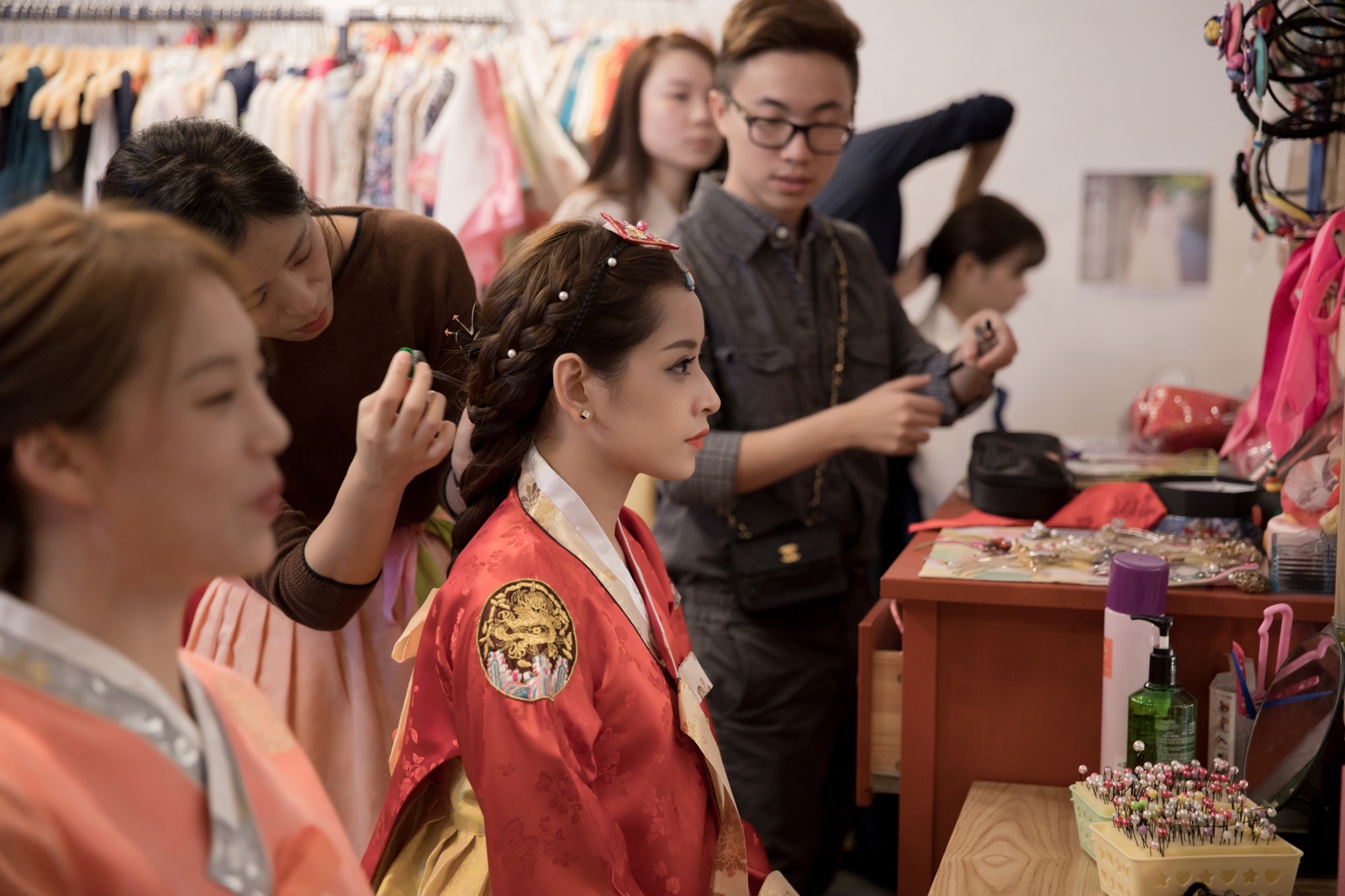 Chi Pu mac trang phuc hanbok anh 1