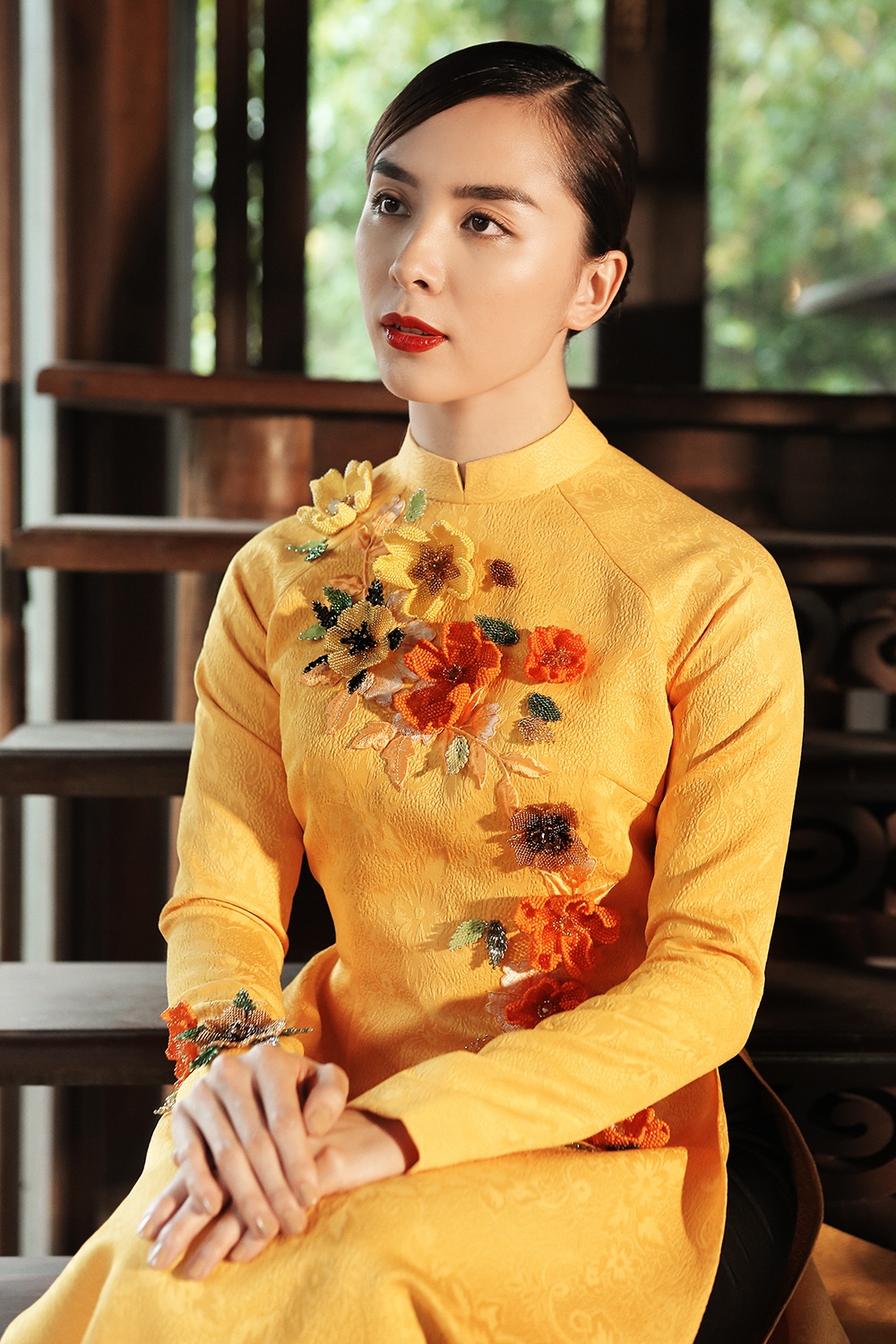 A hau Thien Ly,  Le Hang dien ao dai anh 2