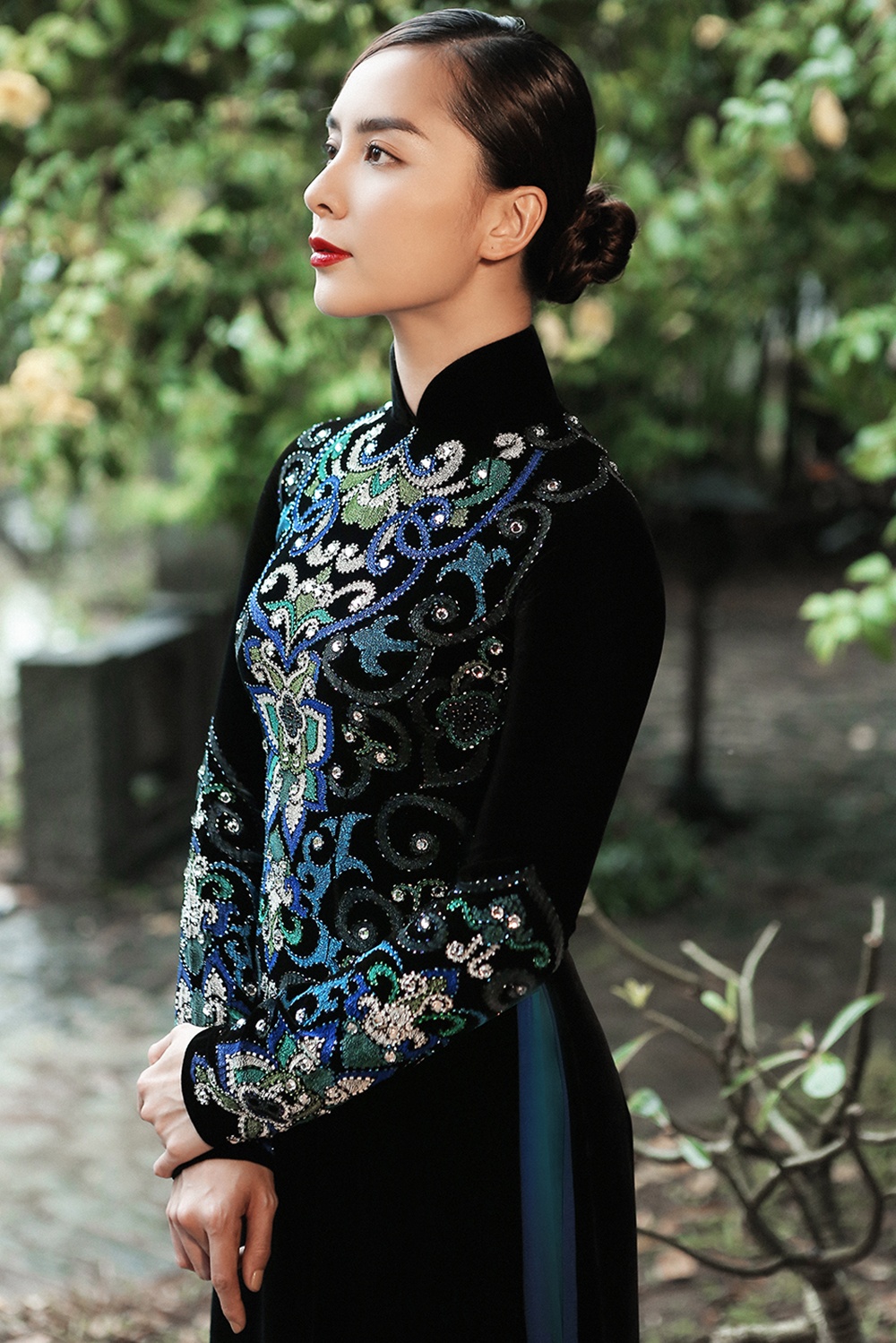 A hau Thien Ly,  Le Hang dien ao dai anh 4