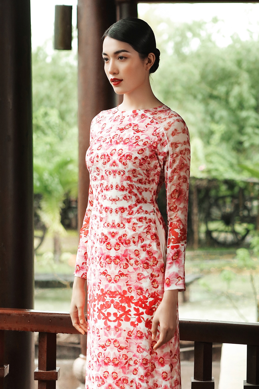 A hau Thien Ly,  Le Hang dien ao dai anh 5