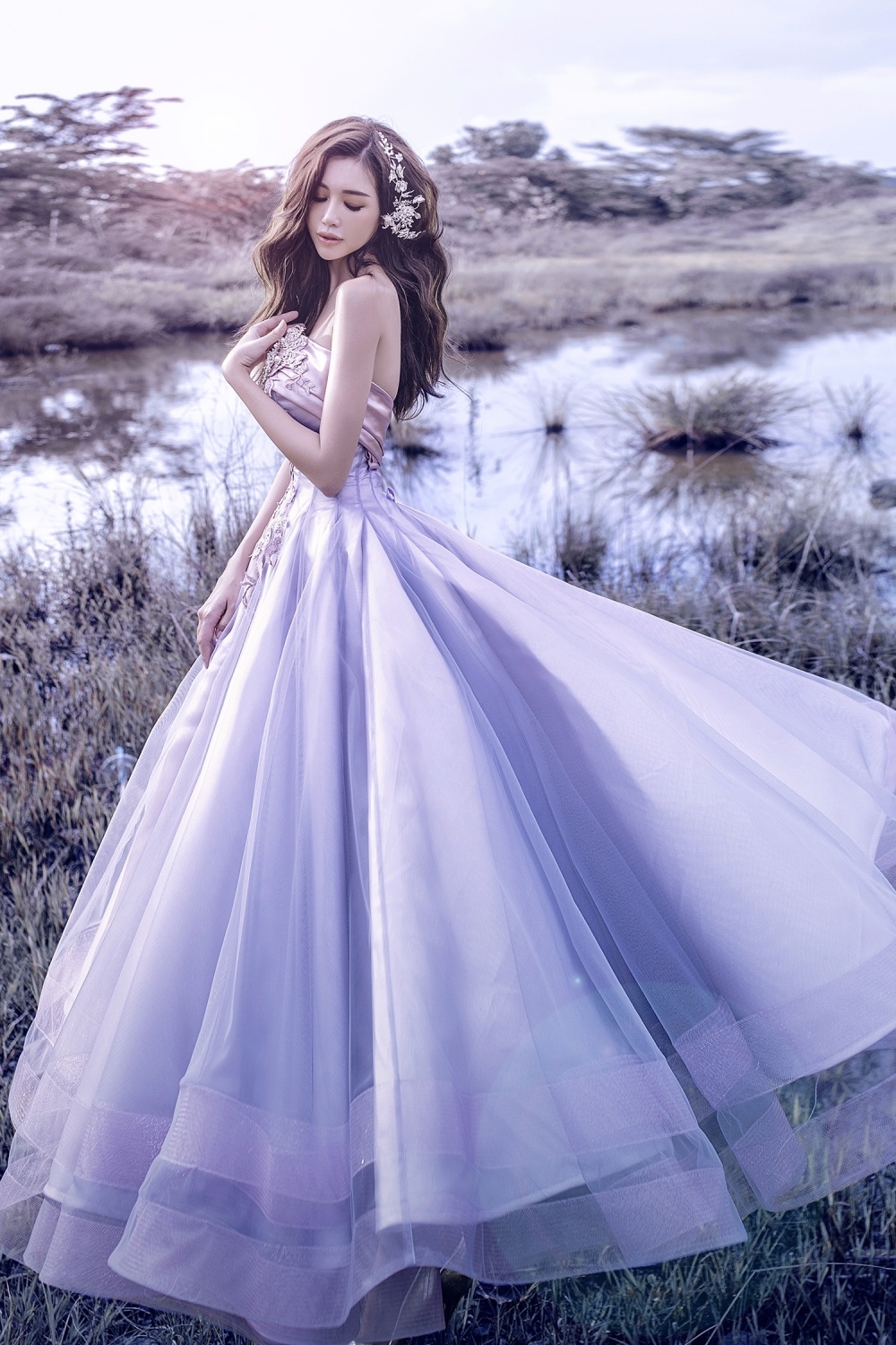 Elly Trần nữ tính với 6 bộ đầm phong cách công chúa ảnh 7 Elly Tran nu tinh voi 6 bo dam phong cach cong chua anh 7