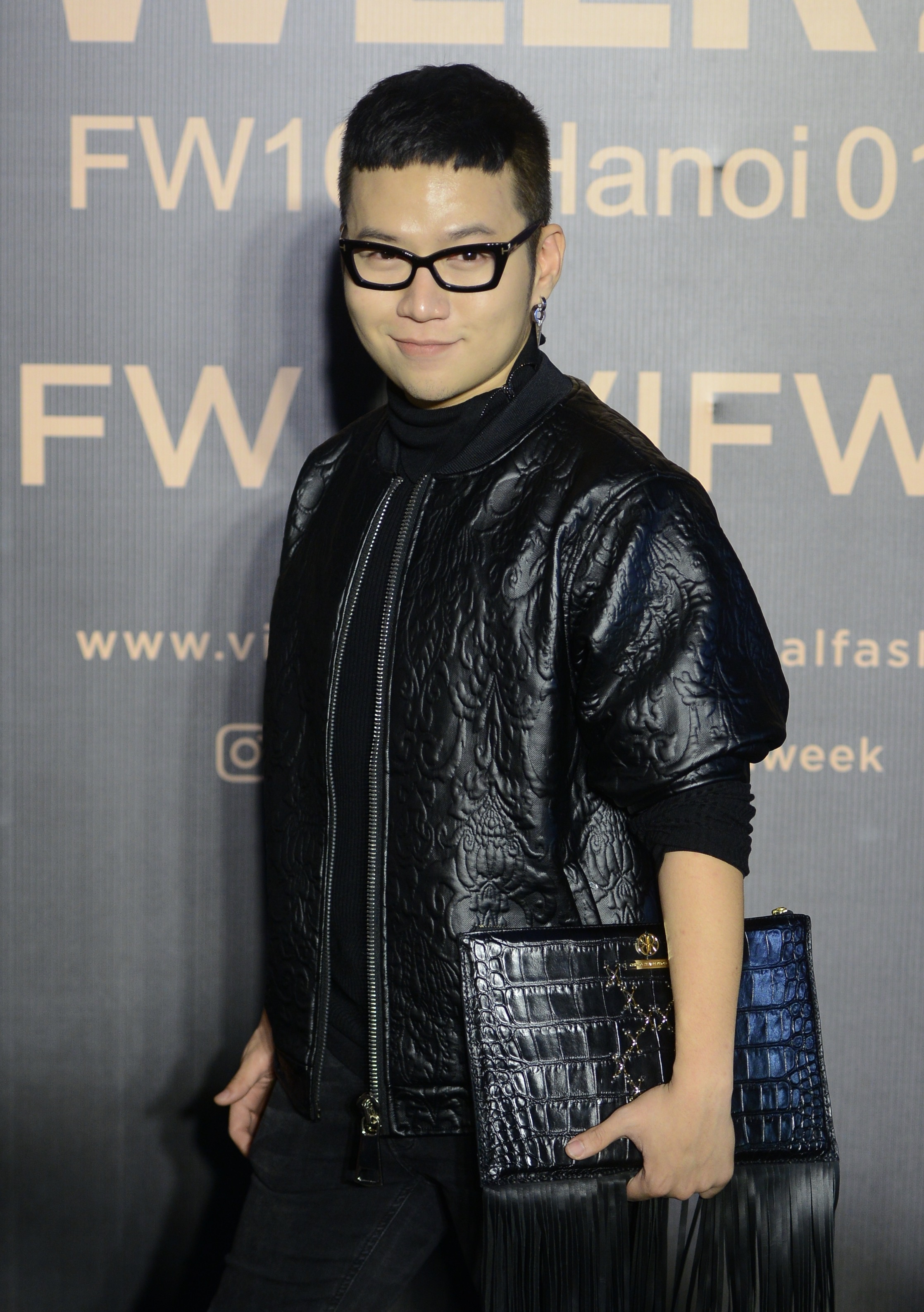 Quynh Chi mac dam quay goi cam di xem thoi trang anh 18