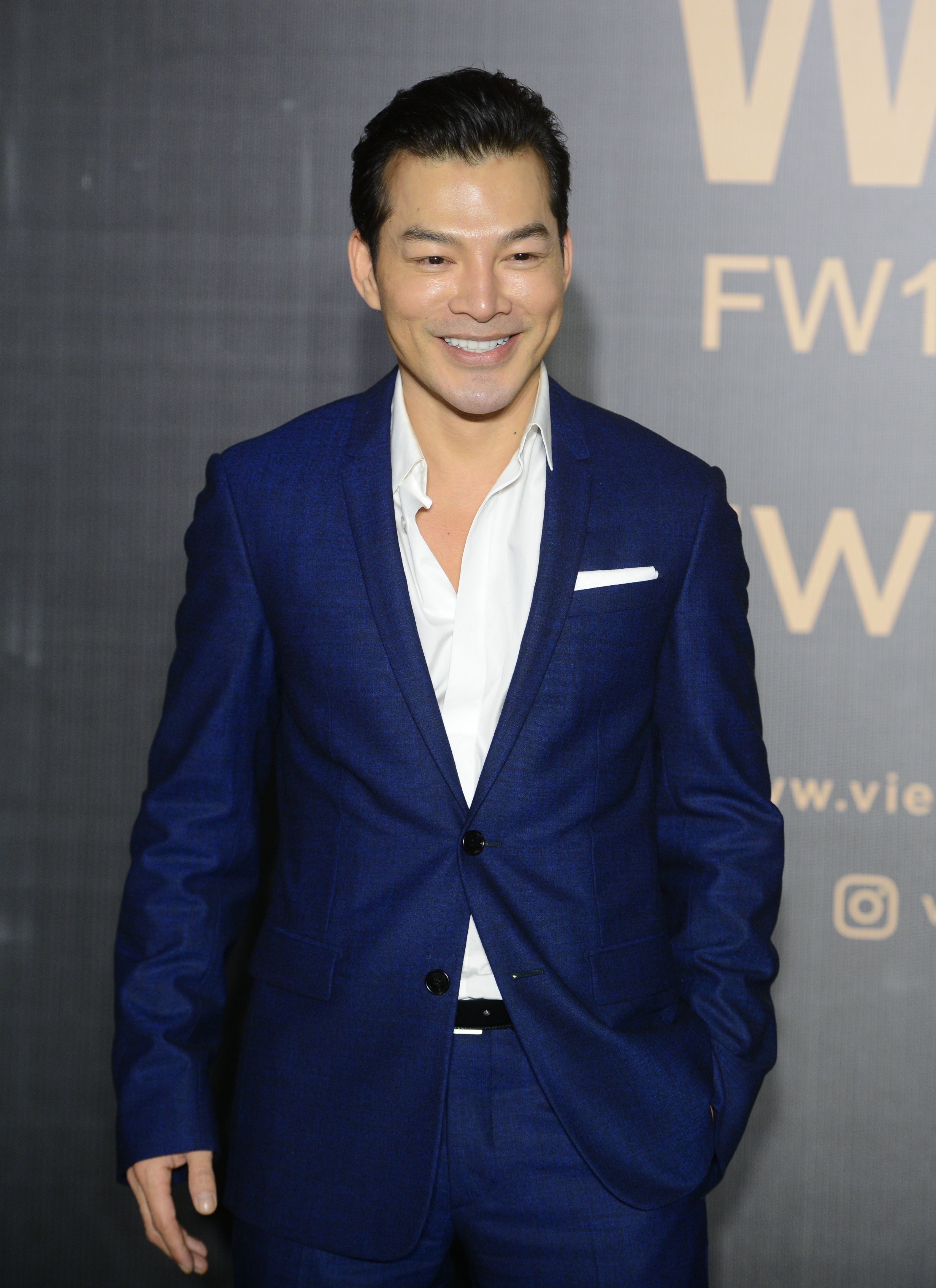 Quynh Chi mac dam quay goi cam di xem thoi trang anh 16