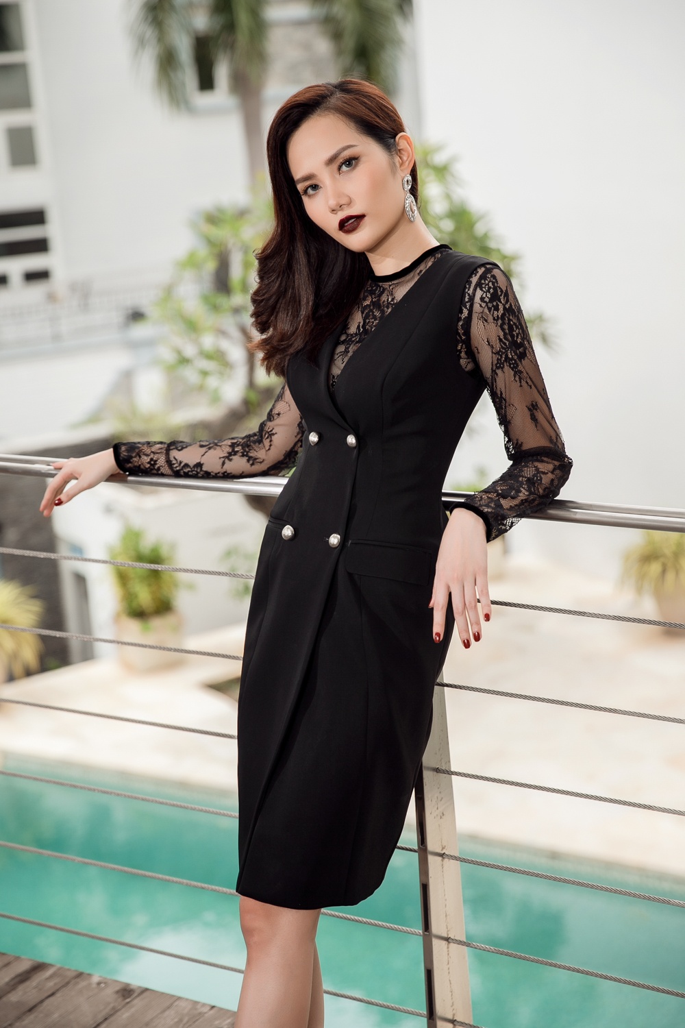 Hoa hau Dong Nam A dao pho voi 9 set do anh 4