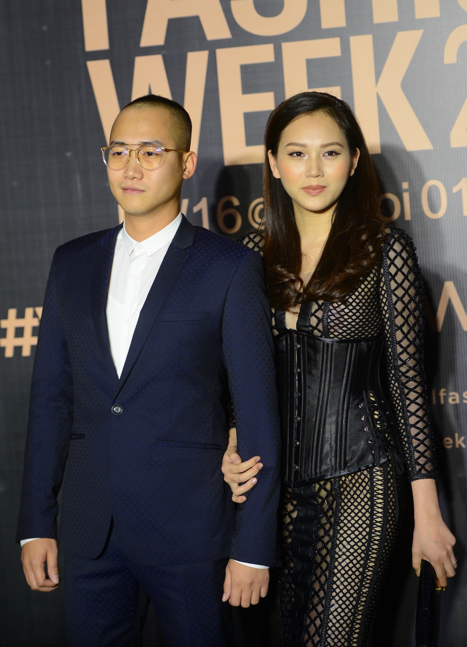 Quynh Chi mac dam quay goi cam di xem thoi trang anh 6