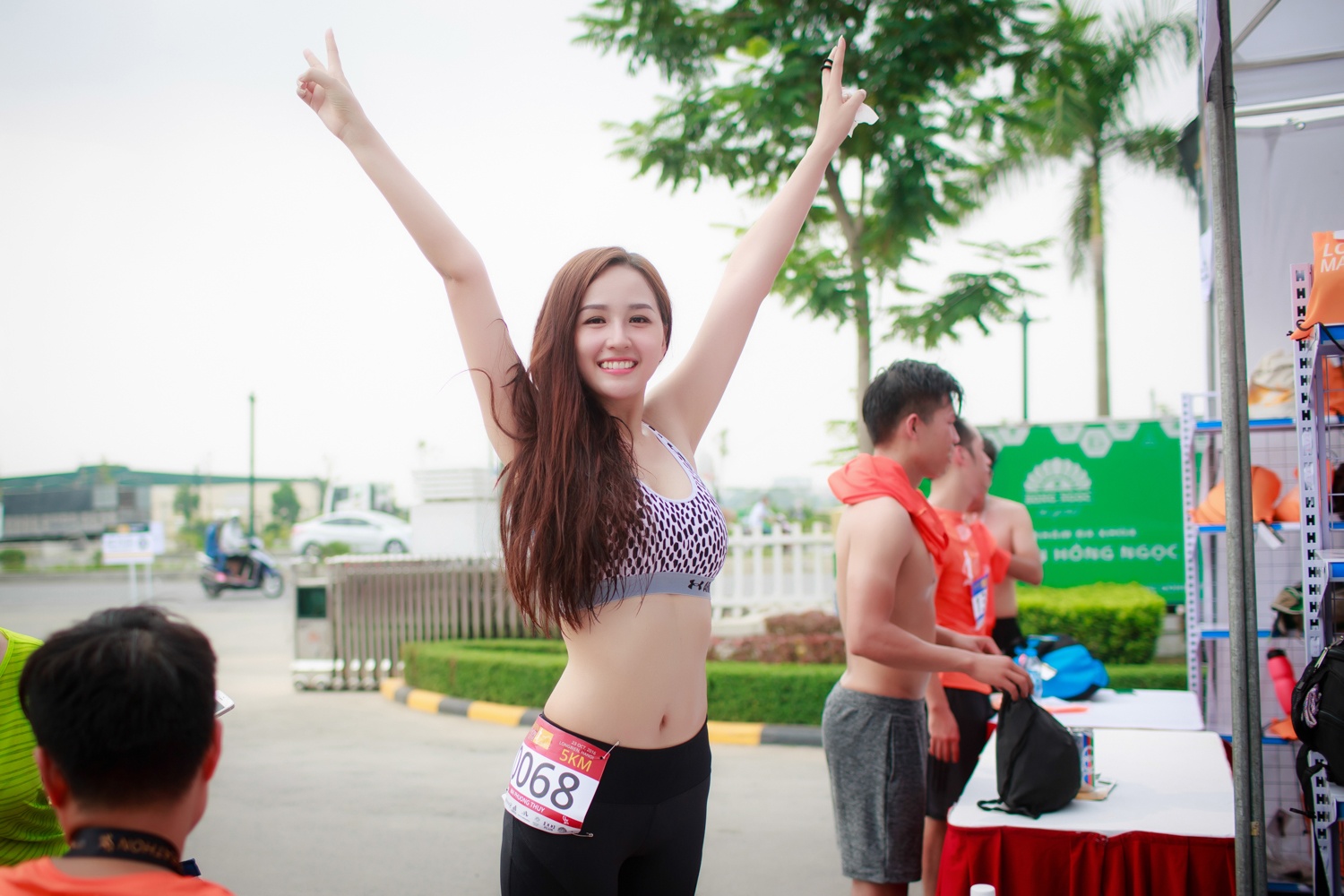 Mai Phuong Thuy lo vong eo ngan mo anh 2