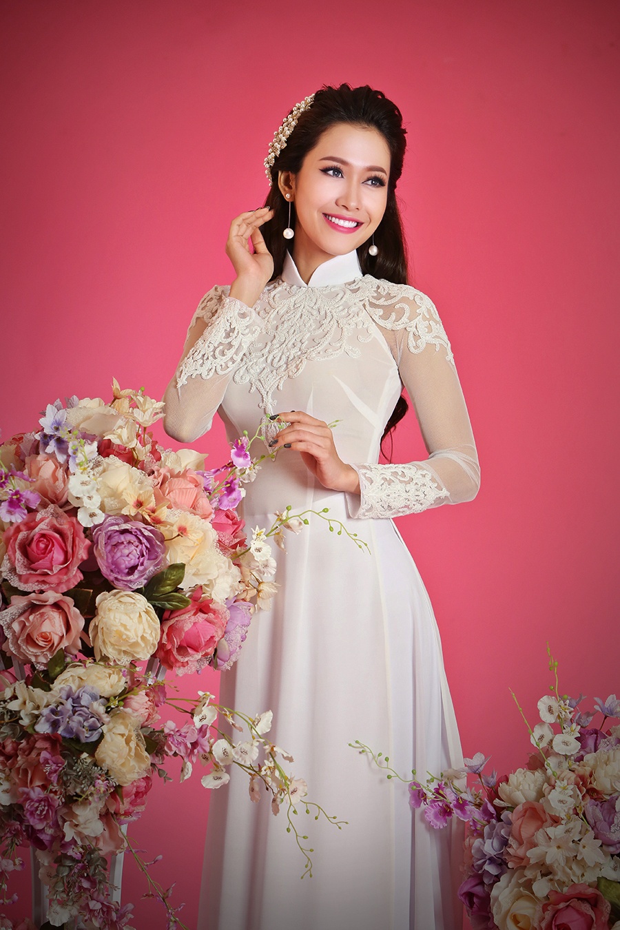 Phan Thu Quyen duyen dang ao dai anh 1