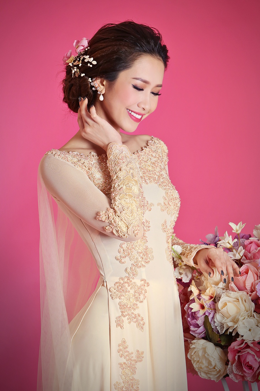 Phan Thu Quyen duyen dang ao dai anh 2